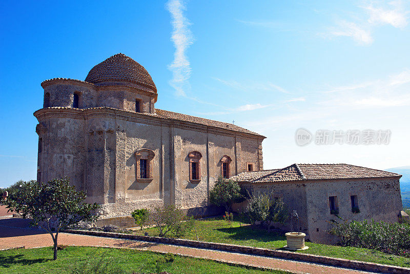 拜占庭风格的圣鲁巴教堂，位于意大利卡拉布里亚的圣格雷戈里奥德伊波纳村