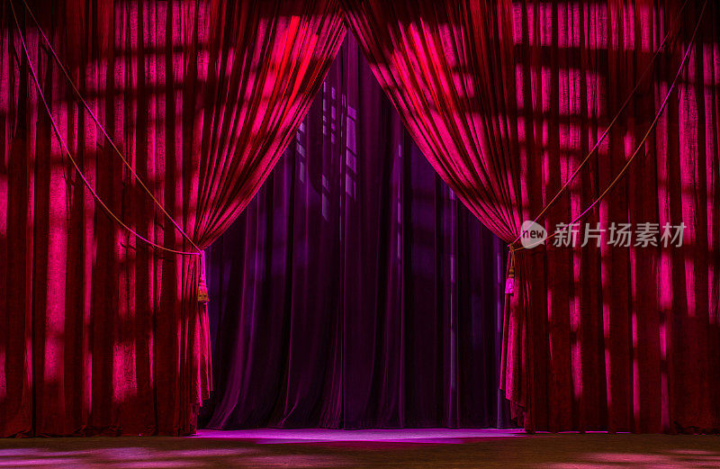 红剧场窗帘