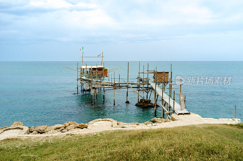 波涛汹涌的海岸