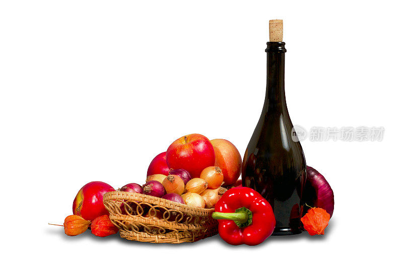 一组成熟的橙色和红色的水果和蔬菜餐具