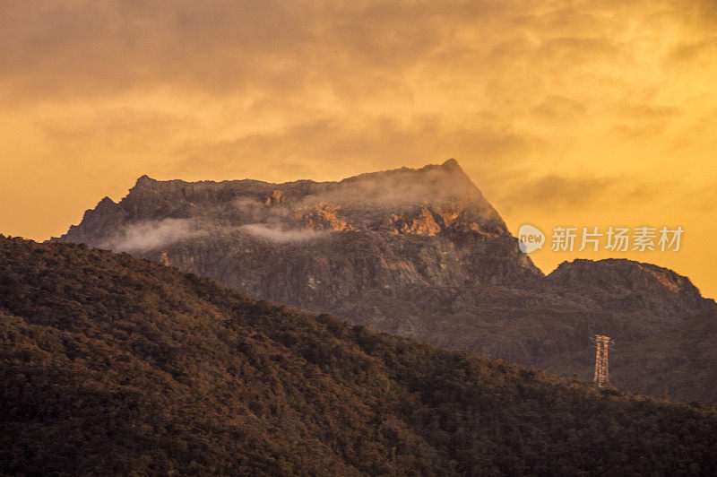 风景，洛斯安第斯山顶，金色的光