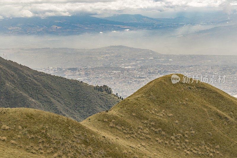厄瓜多尔基多山脉景观