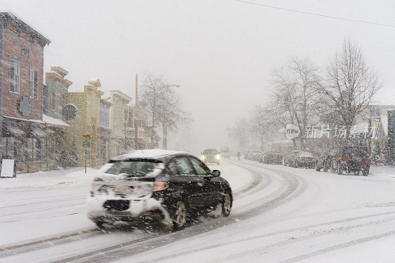 美国小镇，冬季暴风雪