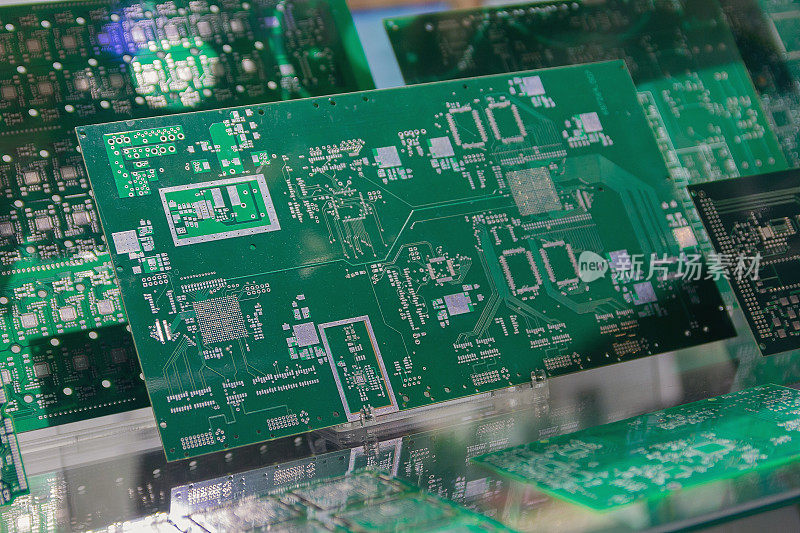 用于制造电子元件的各种印刷电路板的坯料。行业