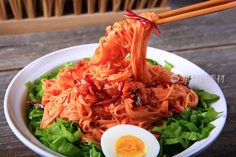 拌面拌面(Bibim-guksu)