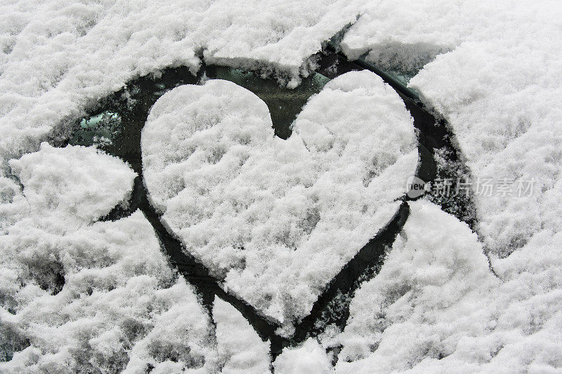 爱的心和雪