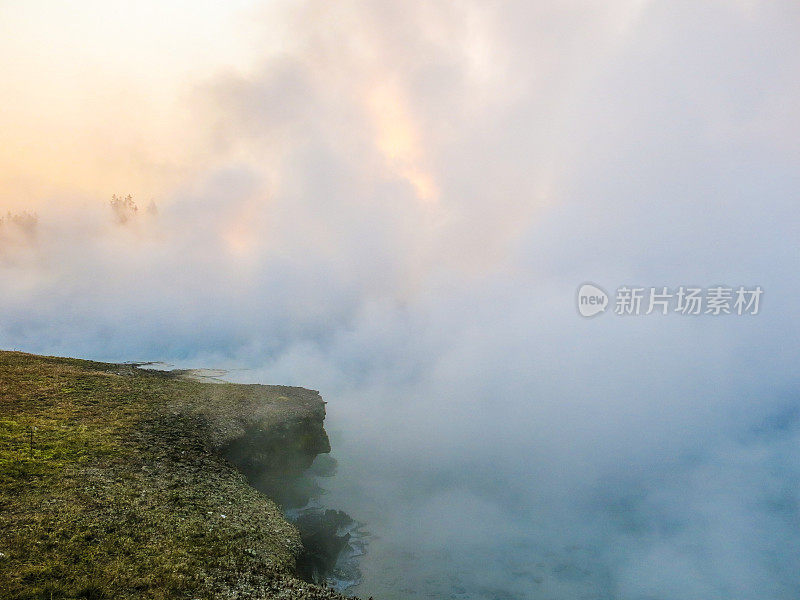 粉色日出，火山温泉，蒸汽，黄石国家公园，怀俄明州