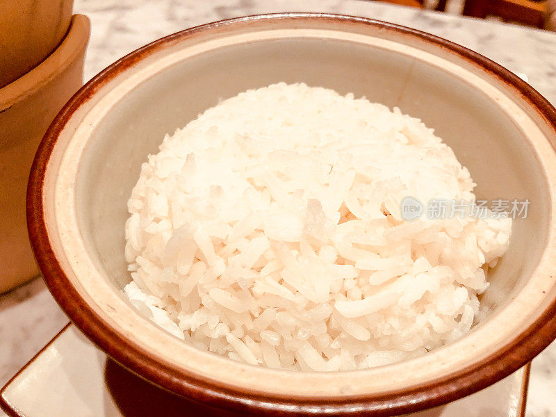 刚煮好的一碗米饭