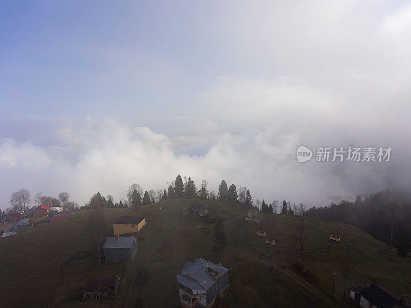 云下山村鸟瞰图