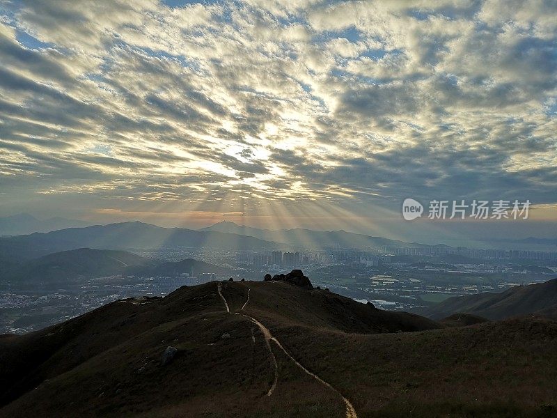 香港新界鸡公岭山上的日落