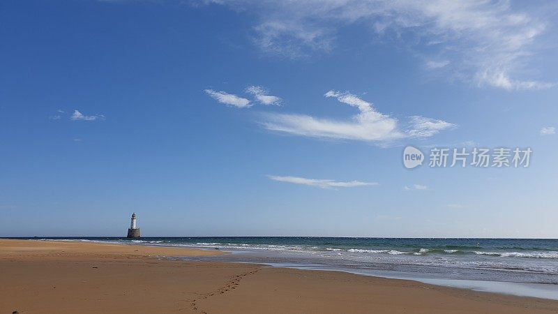 海上白色灯塔