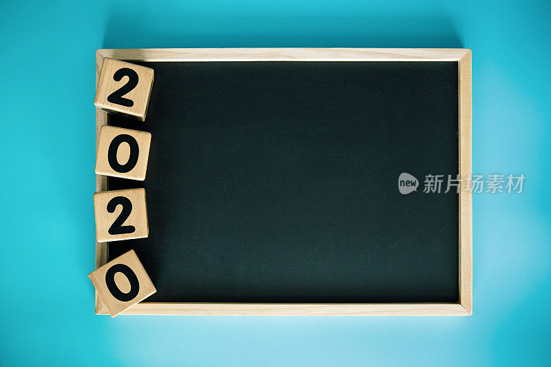 以木板为背景的2020年新年