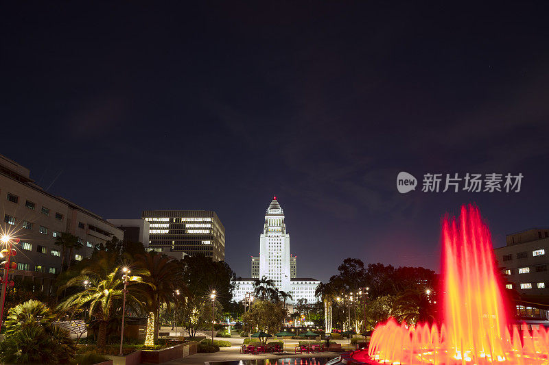 洛杉矶市政厅的夜晚，加利福尼亚
