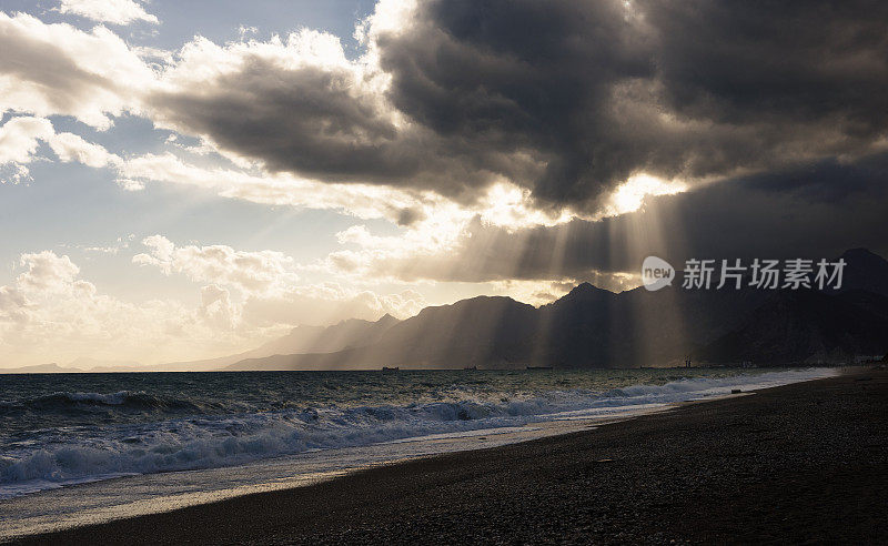 日落大海。