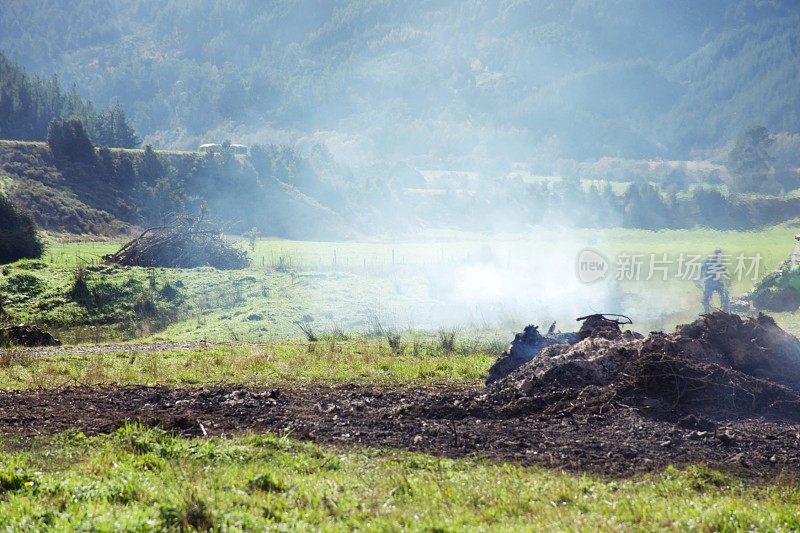 乡村场景中火被控制燃烧