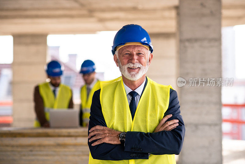 建筑工地有经验的建筑师