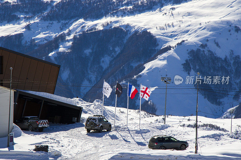 滑雪胜地，雪山和旅社。
