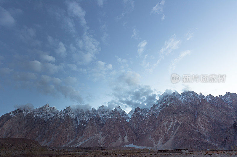 近巴基斯坦雪山在巴基斯坦北部自然全景