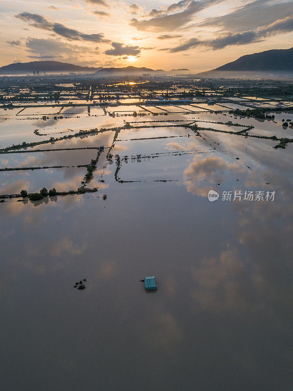 洪水