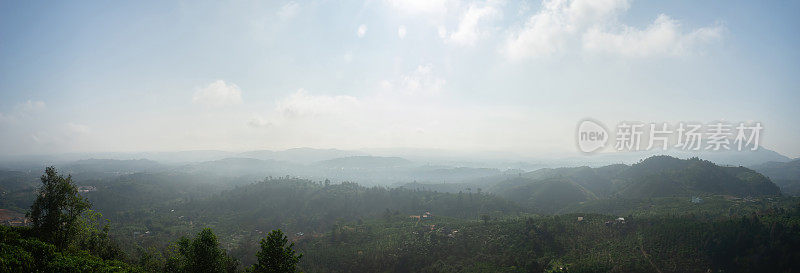 越南林东省宝禄镇林魁帕庵宝塔附近的山谷和山的美丽景色
