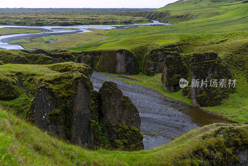 Fjaðrárgljúfur峡谷的尽头与Fjadra河