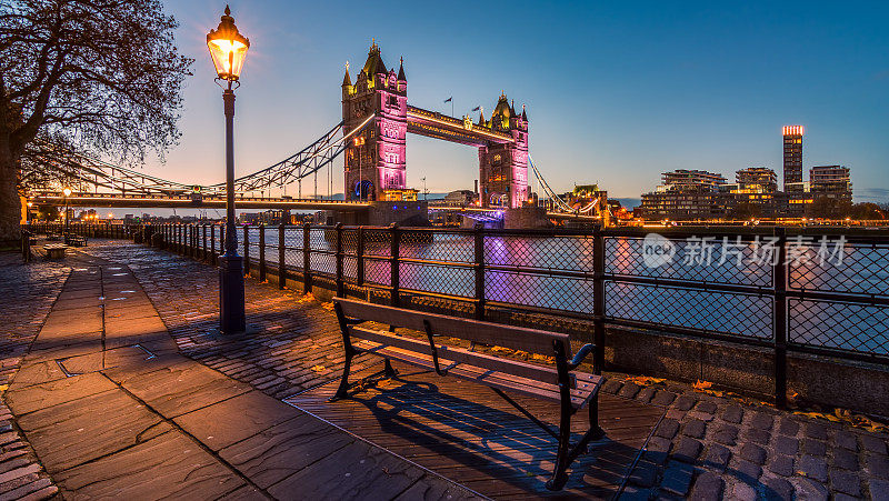 黄金时段的伦敦塔桥