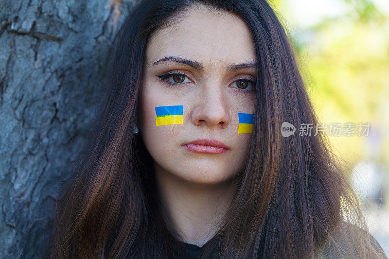 年轻的乌克兰妇女很伤心