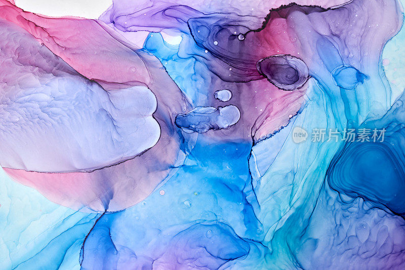 紫色蓝色墨水抽象背景，大理石纹理，流体艺术图案壁纸，油漆混合水下波浪斑和污渍
