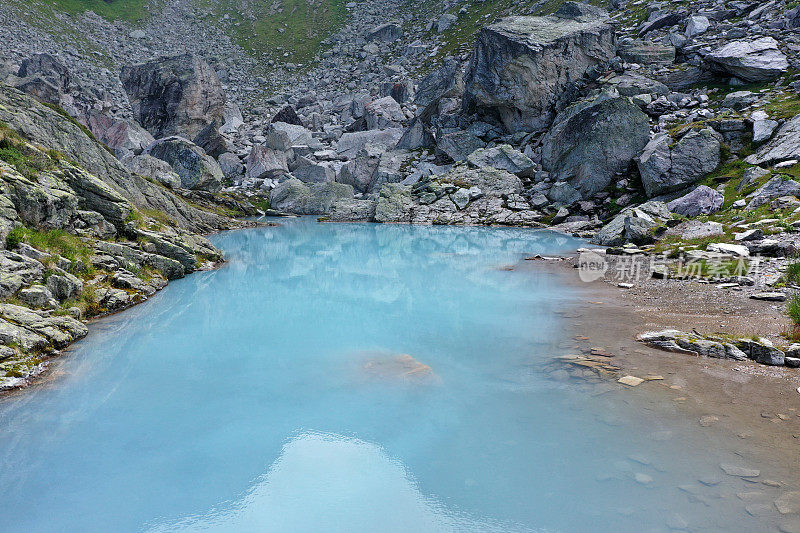 美丽的小山湖