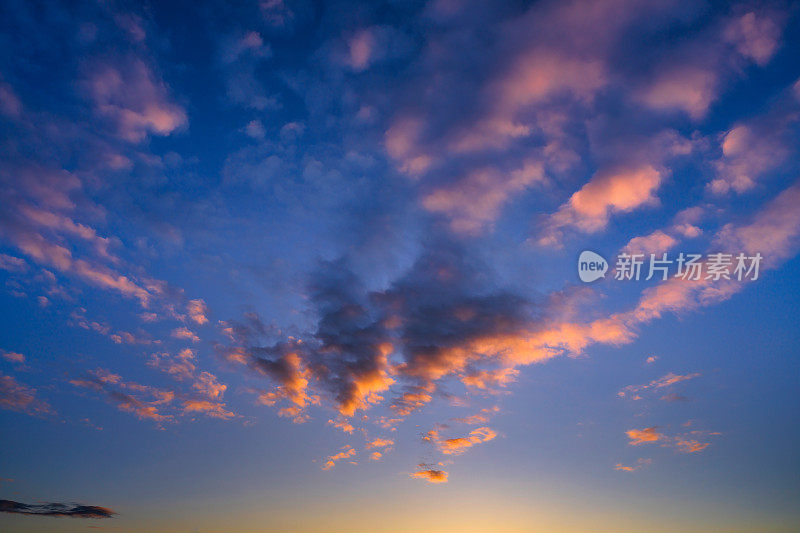 彩云在日落天空替换背景