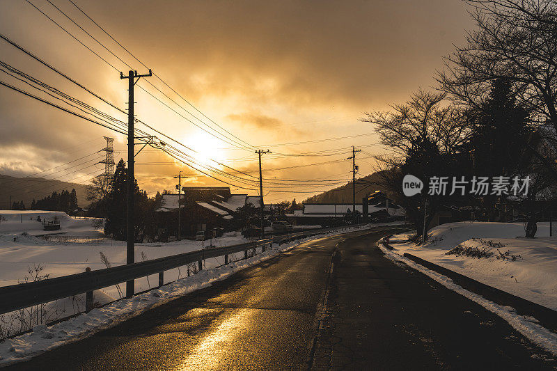 日本的冬日风景和雪道