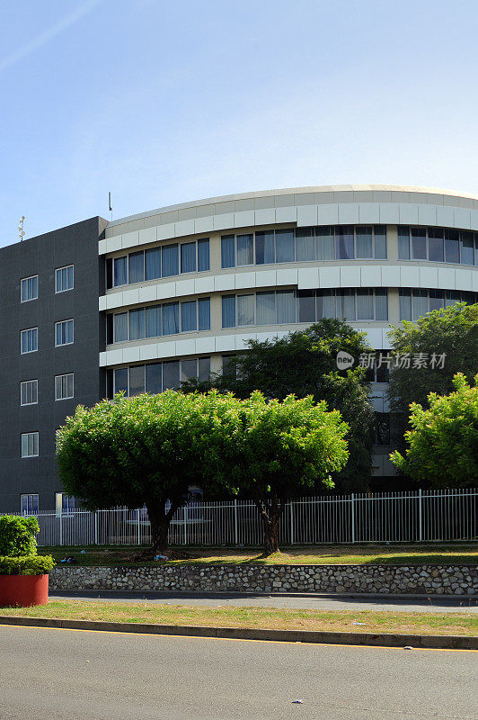 巴布亚新几内亚莫尔兹比港卫生部-奥皮中心政府大楼-部门