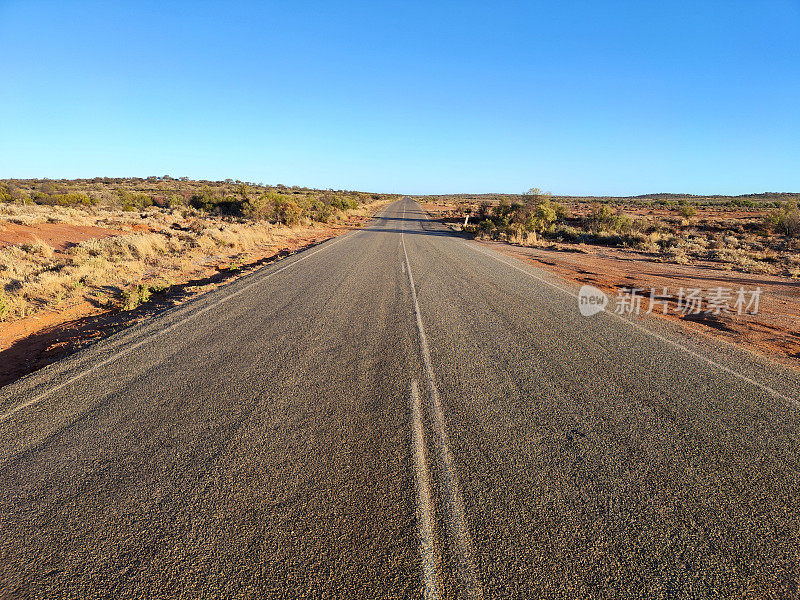 新南威尔士州布罗肯山沙漠中的道路