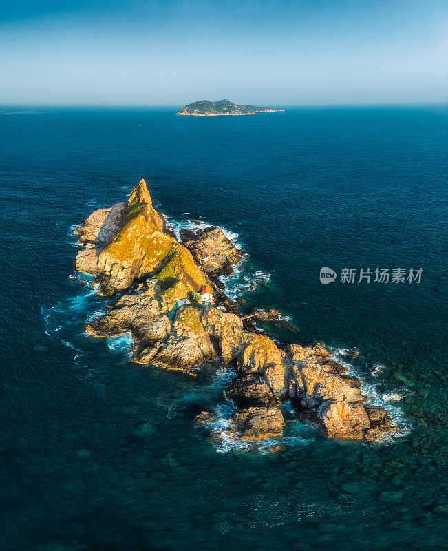 宁福海上的岩岛