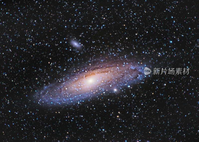 M31，仙女座星系在西班牙恩兹亚山脉上空