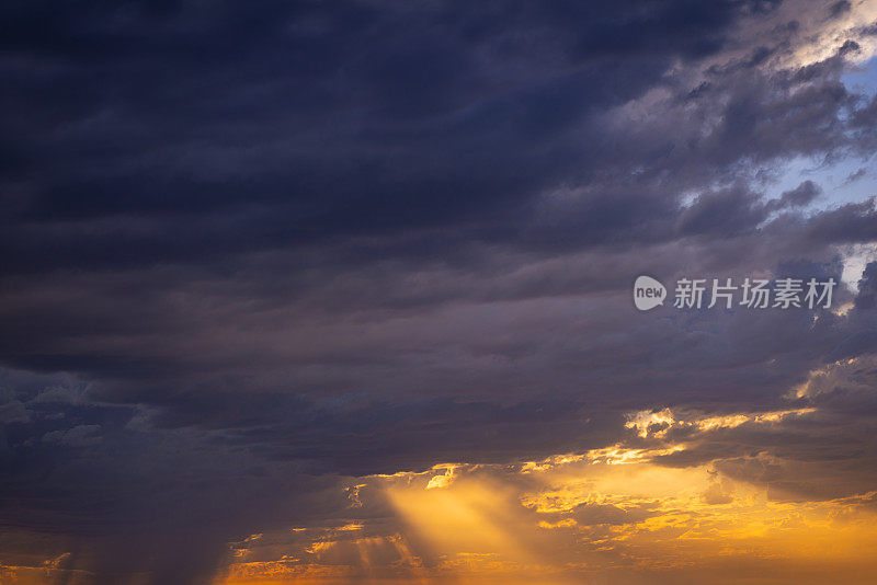 雷暴云季风戏剧性的天空