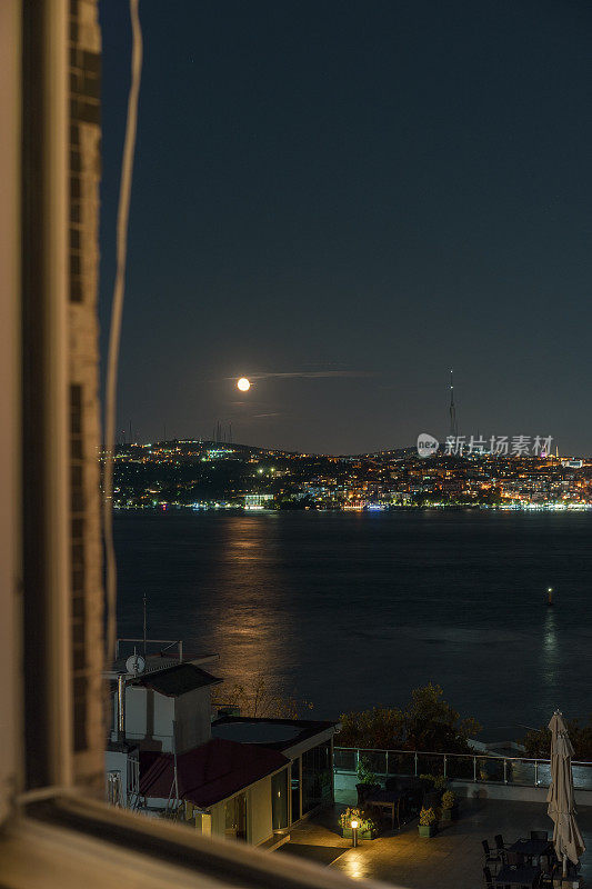 伊斯坦布尔博斯普鲁斯的夜空