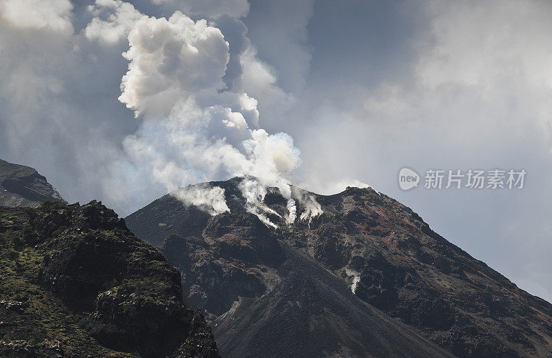 意大利斯特龙博利岛火山活动