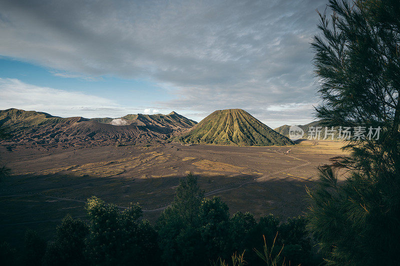 婆罗摩火山。印尼的风景