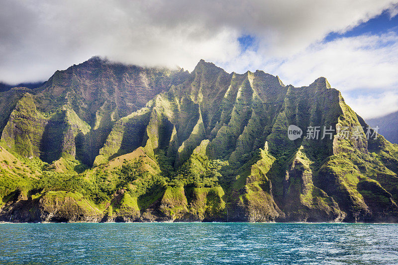 夏威夷考艾岛纳帕里海岸的风景优美