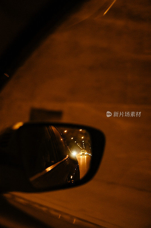 后视镜中的隧道