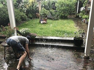 大雨淋浴