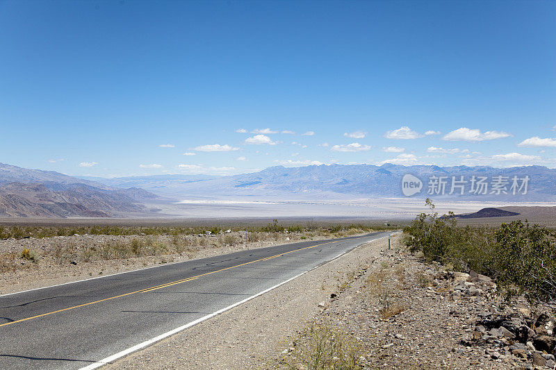 沙漠死亡谷的路边