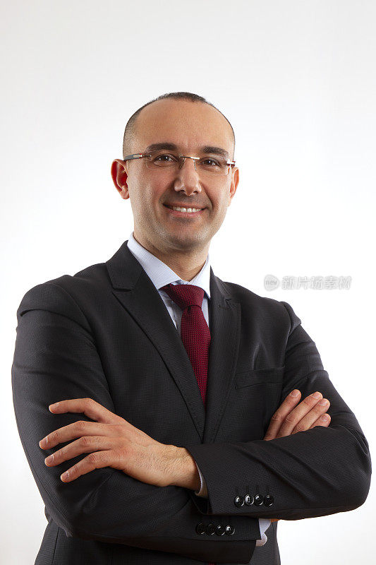 自信的商人摆姿势