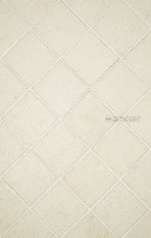 正方形瓷砖地板。