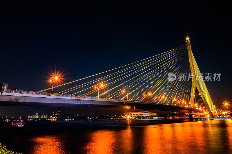 泰国曼谷著名地标——拉玛8桥的黄昏