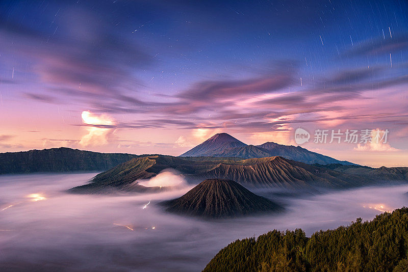 陨落的星星与美丽的天空在日出山。溴