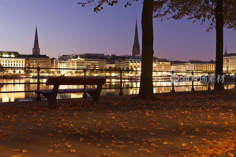 汉堡，阿尔斯特湖“Binnenalster”日出