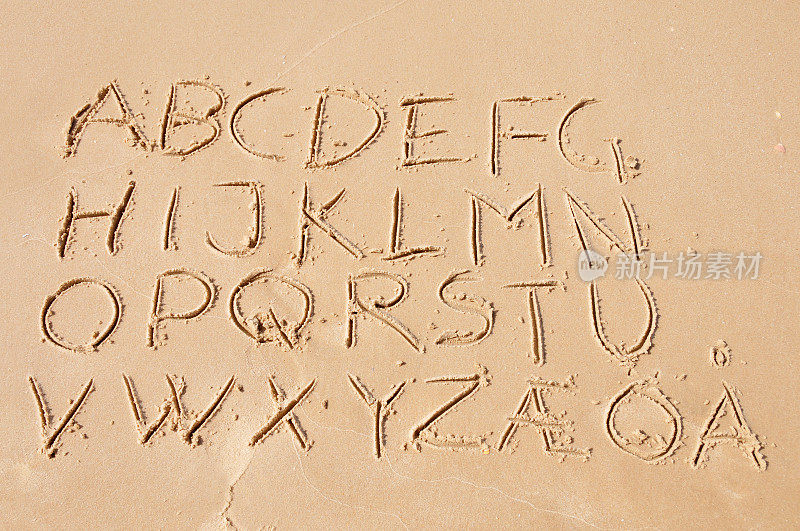 英文字母写在沙子，大写