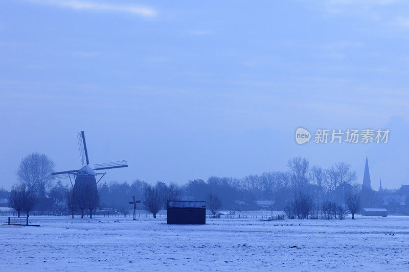 荷兰的风车在冬天的风景